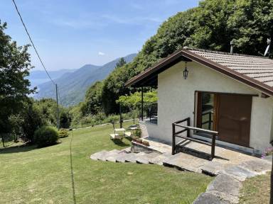  Ferienhaus mit eingezäuntem Grundstück für 4 Gäste mit Hund in Trarego Viggiona am Lago Maggiore