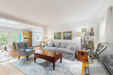Family-oriented house with barbecue & garden | City view