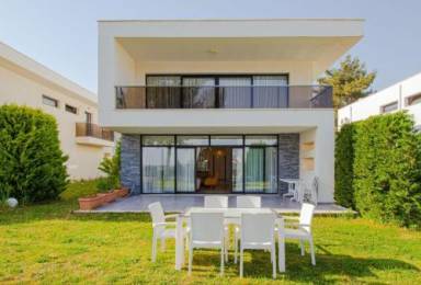 180 m² Villa