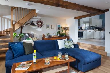 Cottage Acton Round