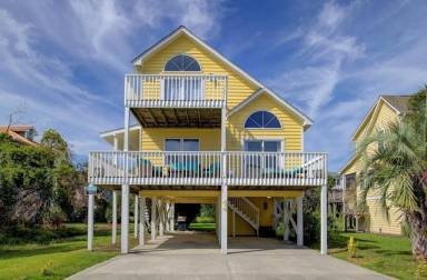 Airbnb  Surf City