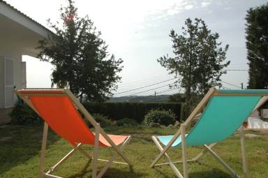 Villa con barbacoa, terraza y jardín