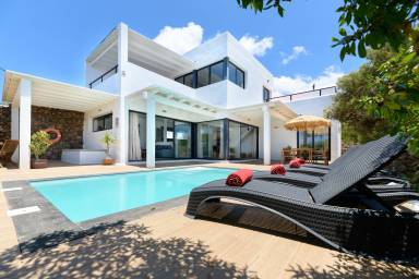 Casa con barbacoa, terraza y piscina privada