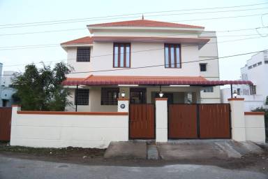 1500 m² House