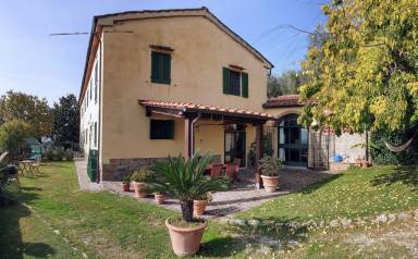 Villa  Vaiano