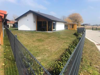 N8 freistehendes eingezäuntes Ferienhaus in Eckwarderhörne mit Terrasse und Garten, Wlan, Nordsee