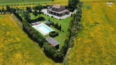 Casa a Cortona con giardino e piscina
