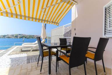 Wohnung mit Pool, Terrasse und Grill | Meerblick