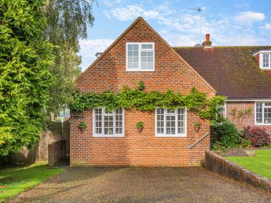 Cottage with garden, barbeque & terrace | River view