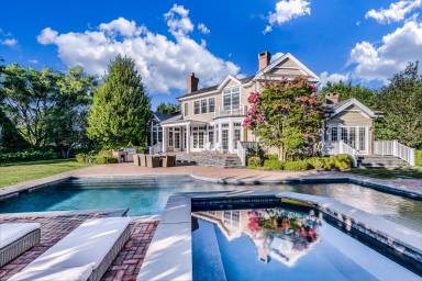 Dom East Hampton North
