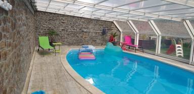Hébergement avec jardin, terrasse et piscine