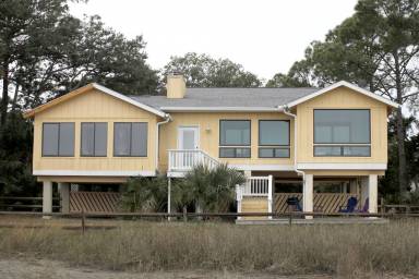 House  Harbor Island