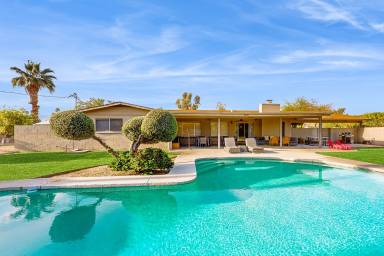 410 m² House
