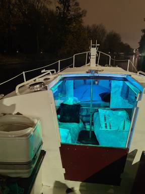 Boat with 1 bedroom for 2 persons