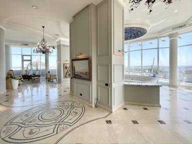 700 m² Apartment