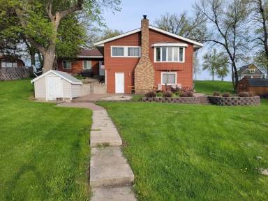 House  New London Township