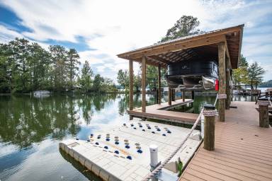 390 m² House