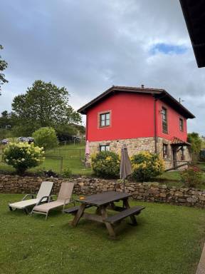 Apartamento vacacional con barbacoa y jardín | Vistas a la montaña