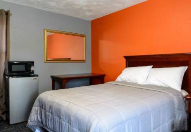 Motel  Plainville