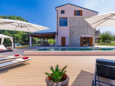 Ferienhaus mit Grill und Pool für 8 Gäste mit Hund in Buroli, Istrien