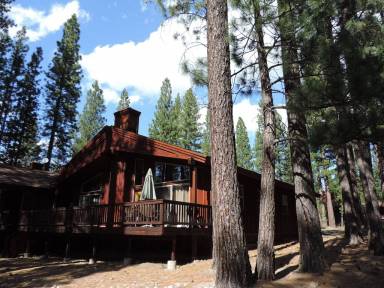 A vacation home in the heart of the Plumas National Forest at Graeagle - HomeToGo