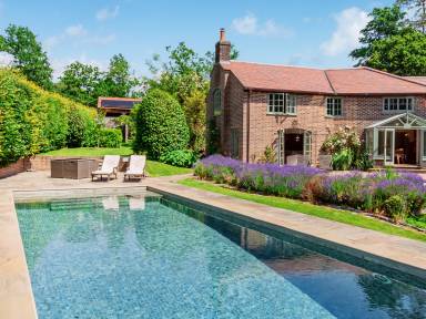 Cottage with barbecue, private pool & garden