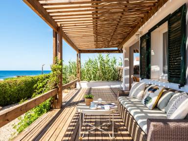 Holiday home with barbeque & garden