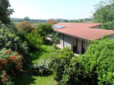 Casale con barbecue e giardino | Vista sull'acqua