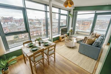 Flat with terrace & fast internet | Near Belfast City Hall