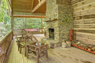 Cabin  Topton