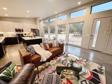 Farmhouse Dripping Springs