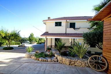 Ferienwohnung mit Garten, Terrasse und Pool