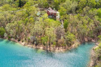 551 m² House