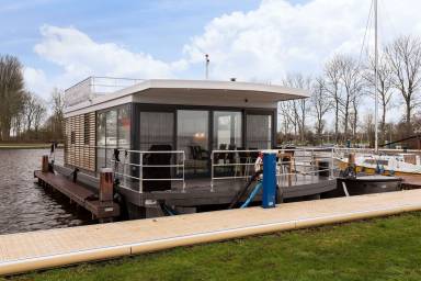 Schiff  Sneek
