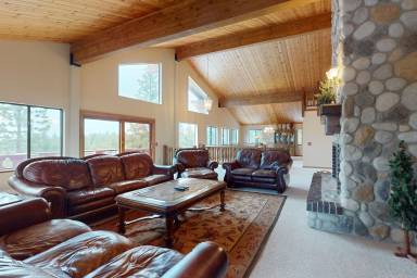 570 m² House