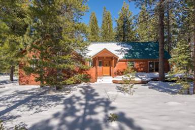 Explore Mountains and Lakes with a Vacation Home in Tahoe Donner - HomeToGo