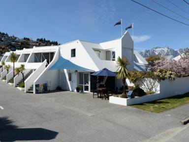 Serviced apartment Queenstown