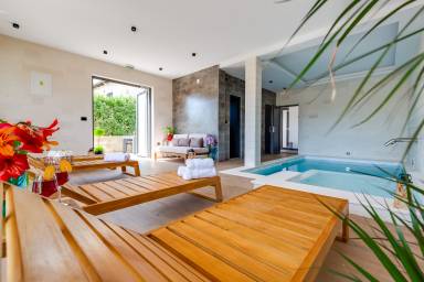 Villa mit Grill, Terrasse und privatem Pool | Nah am Strand