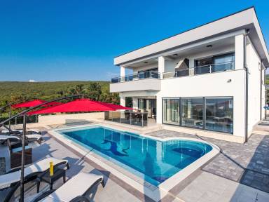 Ferienhaus mit Garten, Pool und Terrasse | Bergblick