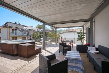 Ferienwohnung "Villa Donne del Lago Ele" mit Blick auf den See und Gemeinschaftspool