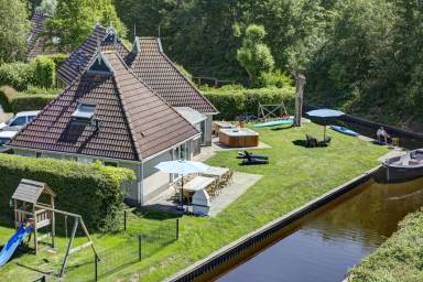 Geniet van Friese natuur vanuit je vakantiehuis in Eernewoude - HomeToGo
