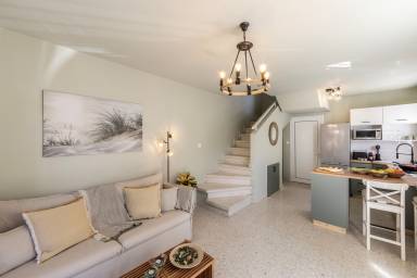 Villa with barbeque & garden
