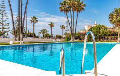 Apartamento con piscina y terraza | En la playa