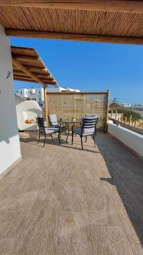 House with patio — photo 5
