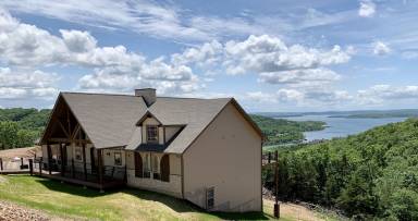 House  Branson West