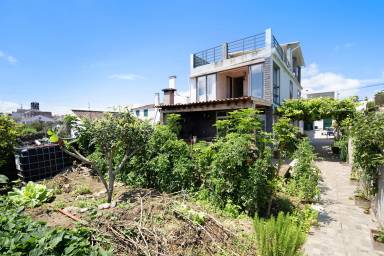 90 m² House