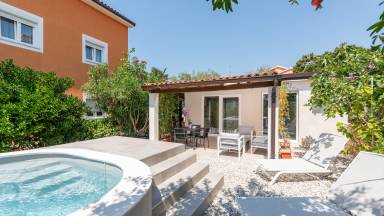 Villa mit privatem Pool, Garten und Grill