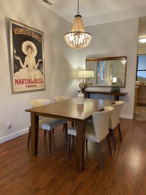 Deluxe Chicago 2 Bedroom Private Condo. Amazing Deal 1.5 mi from Wrigley!