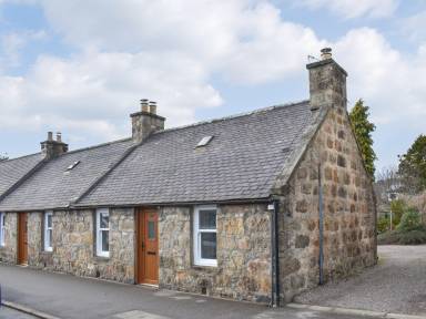 Family-friendly nice cottage with garden | River view