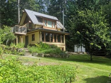 House Mayne Island